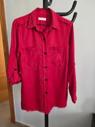 Camisa larga Zara roja vaquera