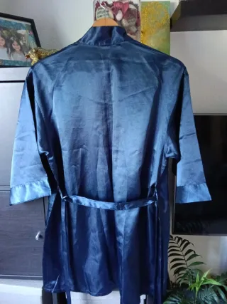 Bata satén corta Lady Secret azul marino T.S