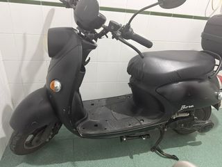 Moto eléctrica tipo scooter 49cc