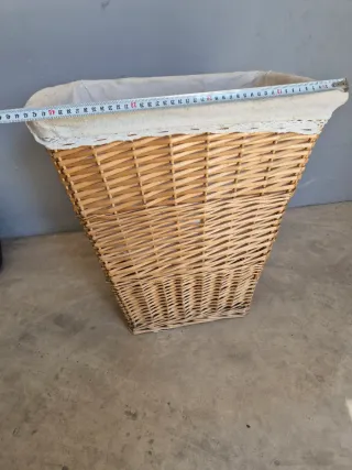 Cesto de mimbre ropa decoración antiguo