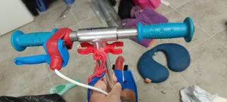 Patinete infantil azul y rojo