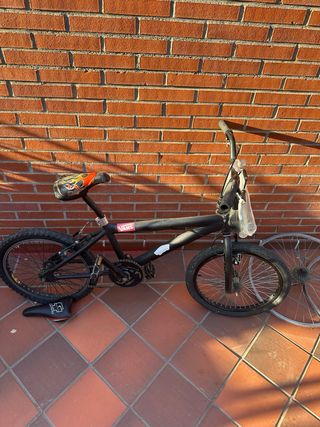 Bicicleta BMX negra