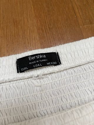 Falda blanca con volantes