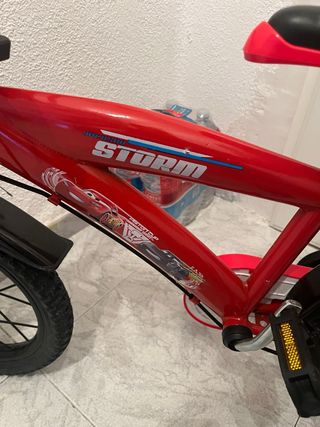 Bicicleta infantil roja de los cars 5-7años nueva