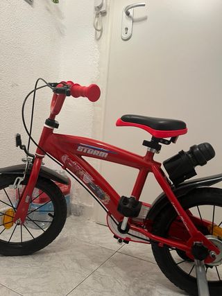 Bicicleta infantil roja de los cars 5-7años nueva