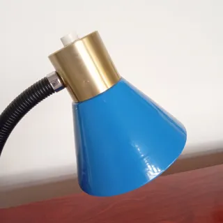Lámpara de mesa vintage azul y dorada