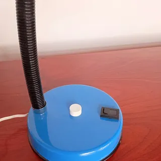 Lámpara de mesa vintage azul y dorada