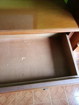 Cómoda de madera con 4 cajones