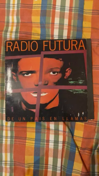 Vinilo LP Radio Futura De Un Pais En Llamas