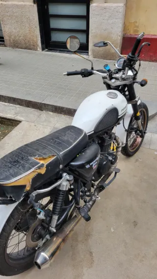 Moto Mash 75 Naked Blanca y Negra