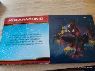 Libro puzzle Spiderman y amigos