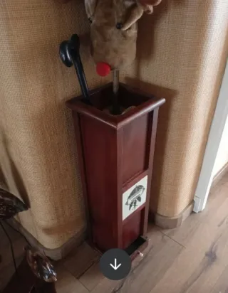 Paragüero de madera con detalle