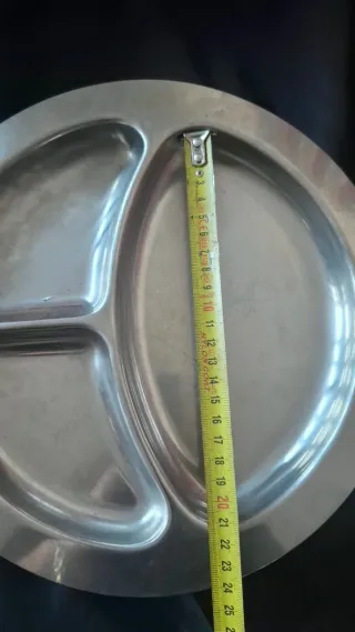 5 Pratos de Acepipes em Metal com pegas em Madeira