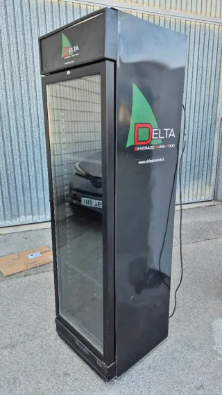 Nevera expositora DELTA