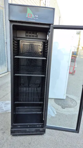 Nevera expositora DELTA
