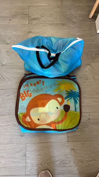 Parque de bolas infantil con pelotas