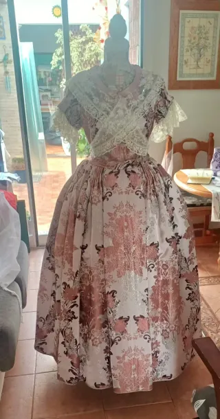 Traje de Fallera Rosa y Morado