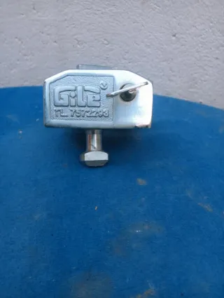 Cerradura de persiana metálica