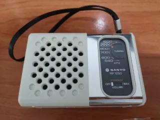 Radio Sanyo RP 1250 Beige/Blanca