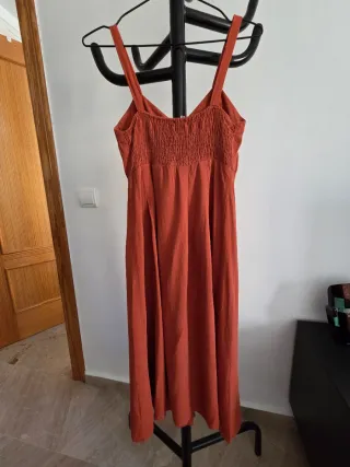 Vestido midi naranja Pull and Bear