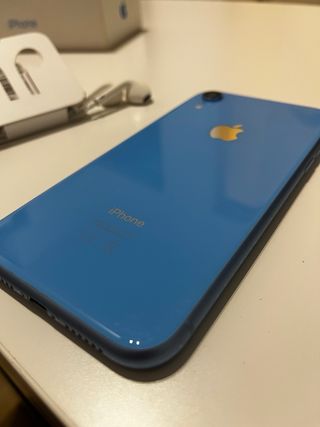 iPhone XR 128GB Azul + Caja y Auriculares