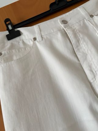 Jeans bianchi a zampa