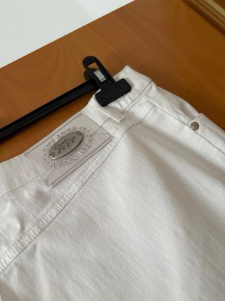 Jeans bianchi a zampa