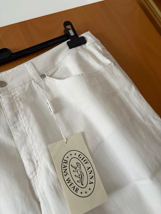 Jeans bianchi a zampa