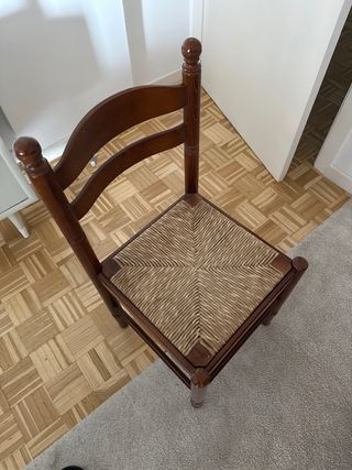 Mesa comedor madera y 5 sillas color marrón