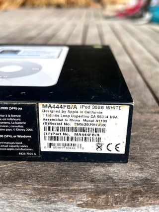 Apple iPod Classic 30GB A1136 5h Gen Bianco w/box