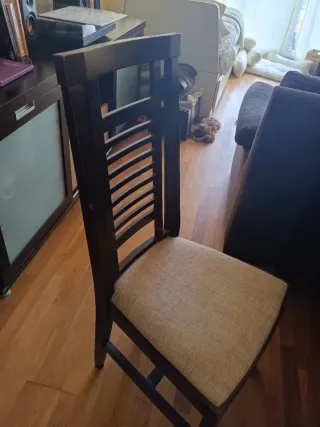 Mesa y 4 sillas comedor madera