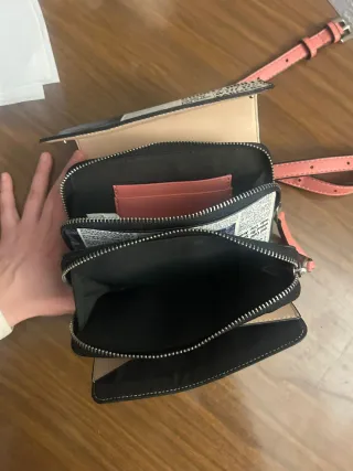 Riñonera Parfois efecto periódico