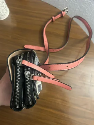 Riñonera Parfois efecto periódico