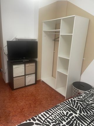 Rento linda habitación para mujer sola  latina
