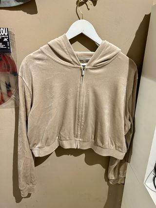 Chaqueta beige con cremallera