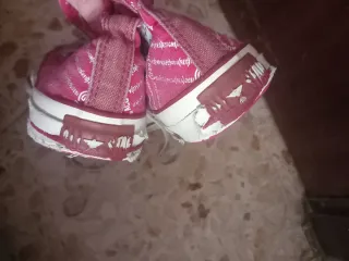 Converse Edición Limitada Roja y Blanca talla 38