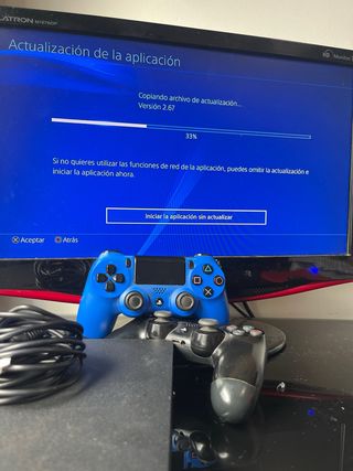 PS4 Slim 1TB + 2 mandos + cables