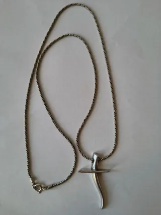 Collana con ciondolo a croce in argento 925