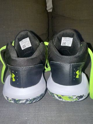 Zapatillas Under Armour Negras y Verdes