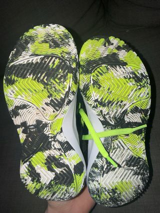 Zapatillas Under Armour Negras y Verdes