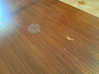 Mesa de centro madera con algunas marcas