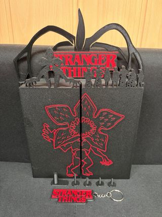 Expositor Stranger Things Funko Pop Kinderjoy