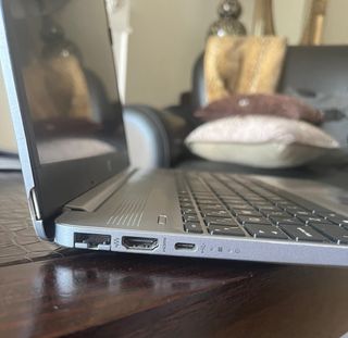 Vendo portatil HP 255 8G Ryzen 5 512GB SSD