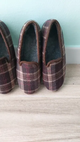 Zapatillas casa cuadros marrones