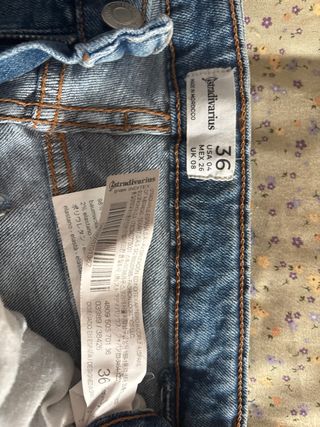 Pantalón vaquero flare azul