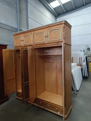 Armario 4 puertas con altillo