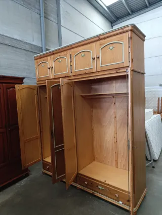 Armario 4 puertas con altillo