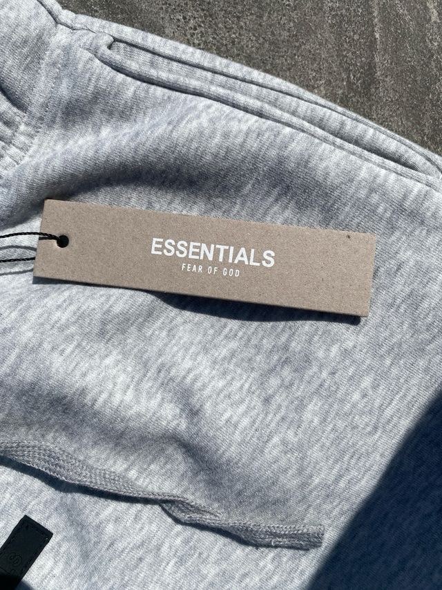 Pantalón ESSENTIALS Gris