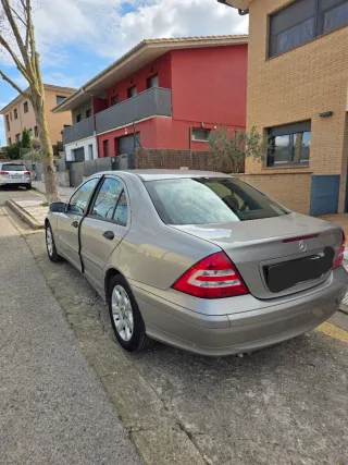 Mercedes-Benz Clase C 2004