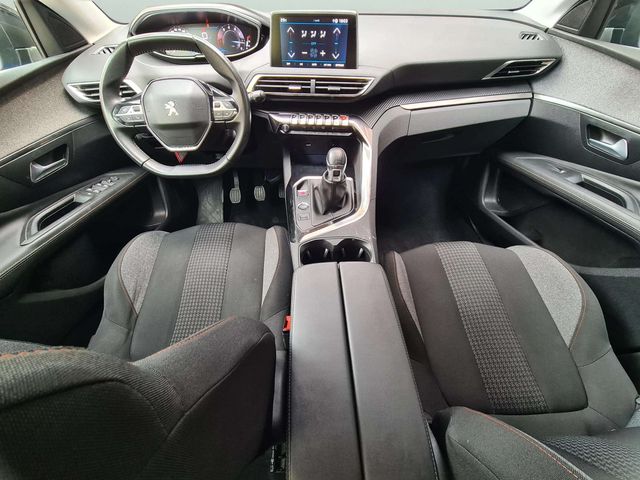 Peugeot 3008 1.2i TURBO 130cv. ACTIVE PACK